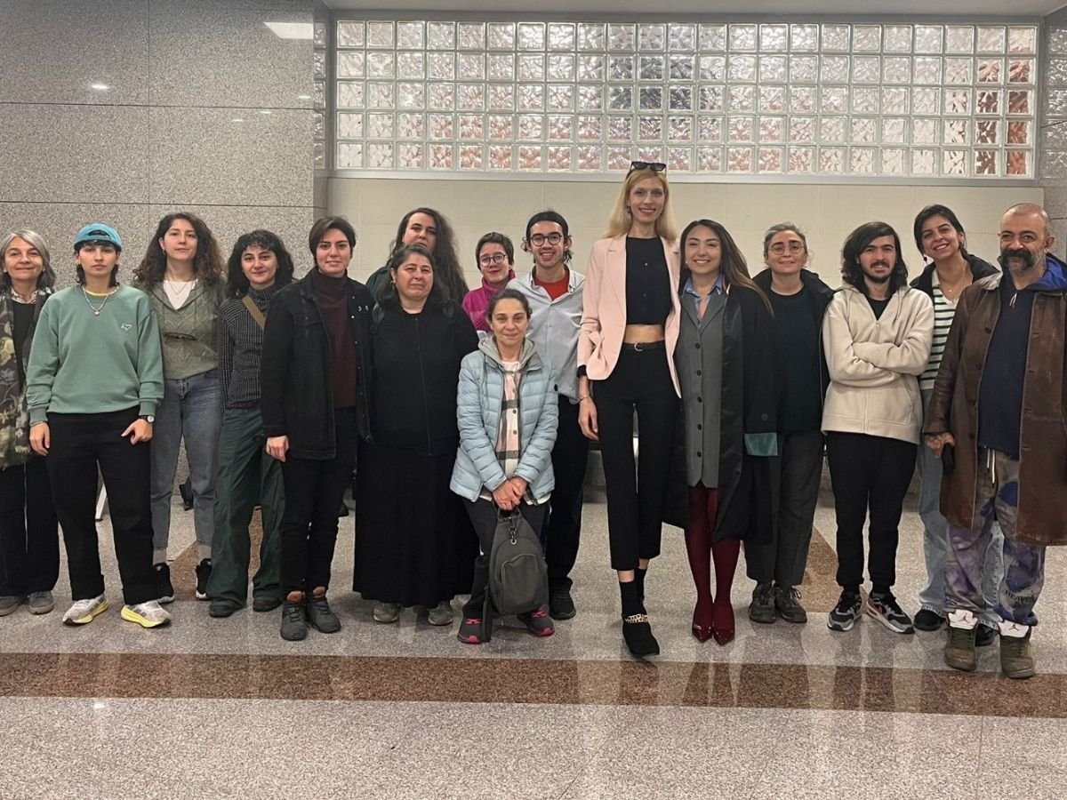 Trans Aktivist İris Mozalar’ın Davası 9 Haziran 2026’ya Ertelendi